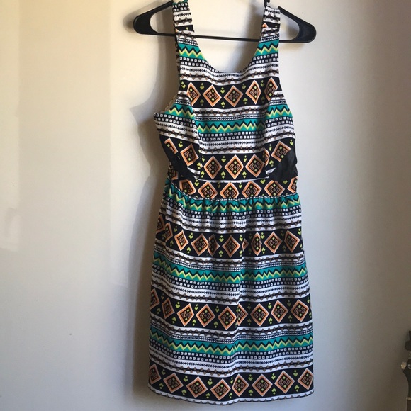Patterned Dress, Size Large - Picture 8 of 8
